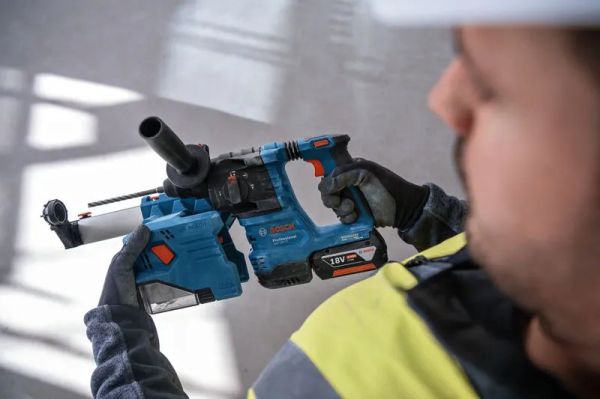 Набір із трьох акумуляторних інструментів Bosch Professional дриль-шурупокрут GSR 18V-45, перфоратор