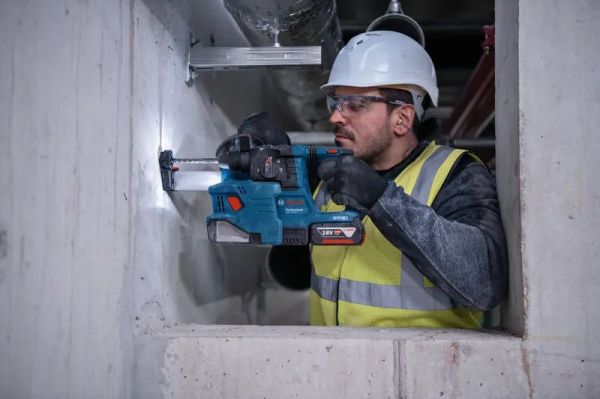 Набір із трьох акумуляторних інструментів Bosch Professional дриль-шурупокрут GSR 18V-45, перфоратор